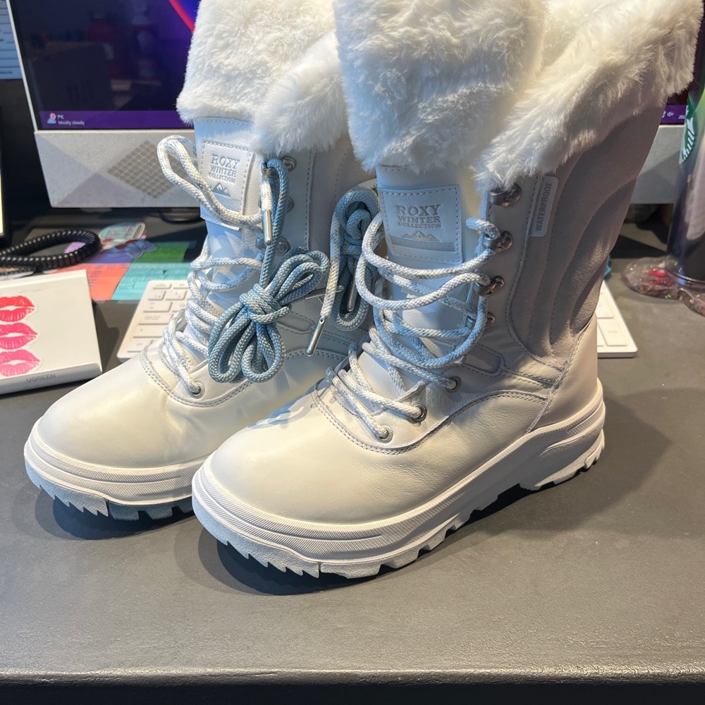 Roxy white winter boots